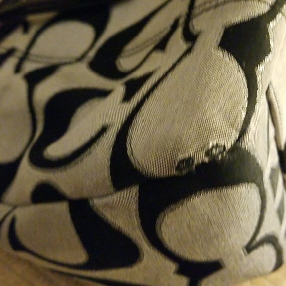 👜 Coach Black & Gray 🖤 - Picture 5 of 8